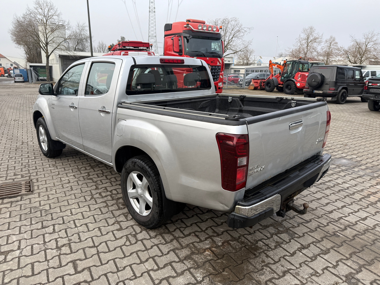 Isuzu DMAX 2,5 Pickup Automatik - Poltovornjak: slika 5 Isuzu DMAX 2,5 Pickup Automatik - Poltovornjak: slika 5