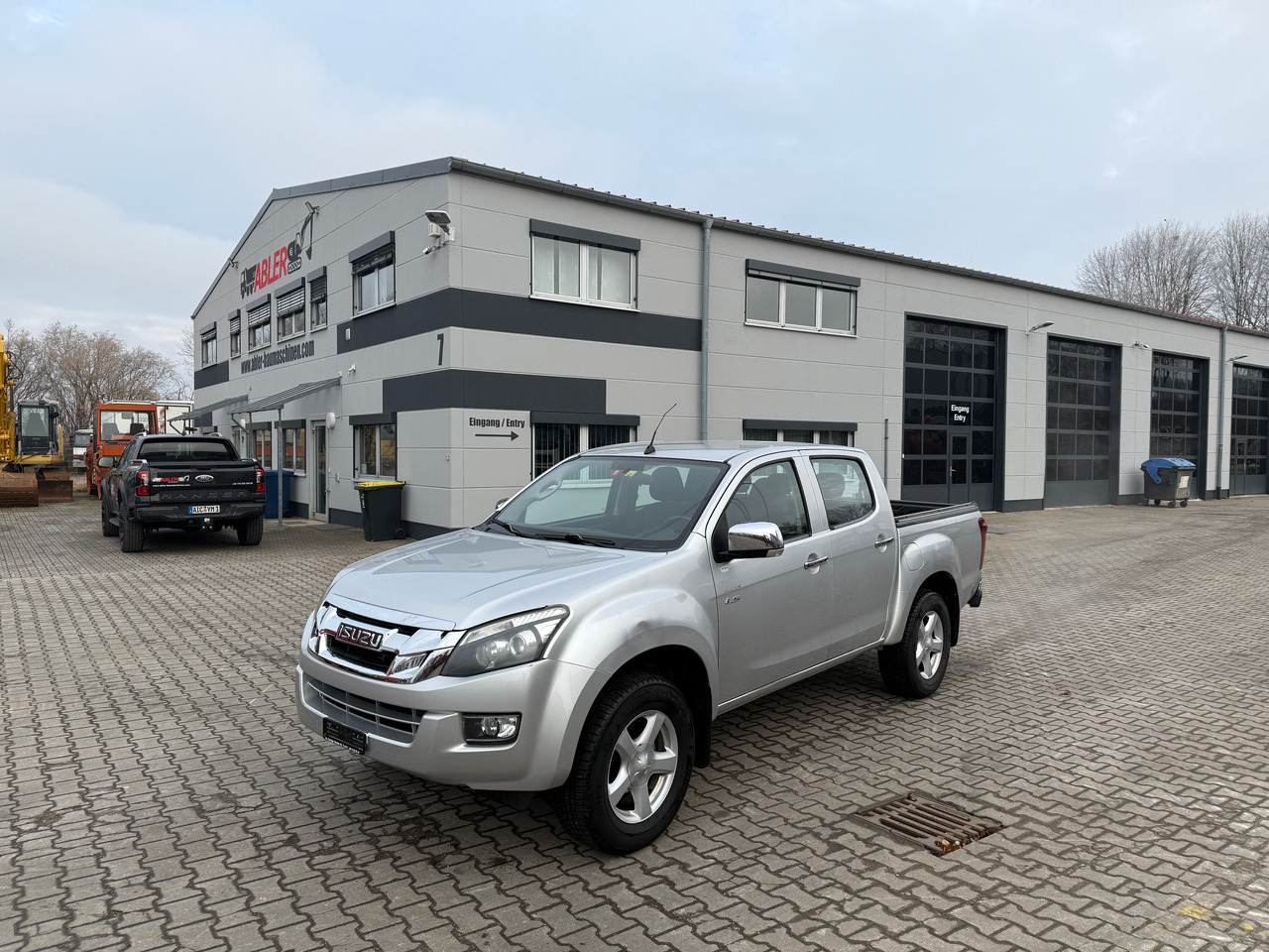 Isuzu DMAX 2,5 Pickup Automatik - Poltovornjak: slika 2 Isuzu DMAX 2,5 Pickup Automatik - Poltovornjak: slika 2
