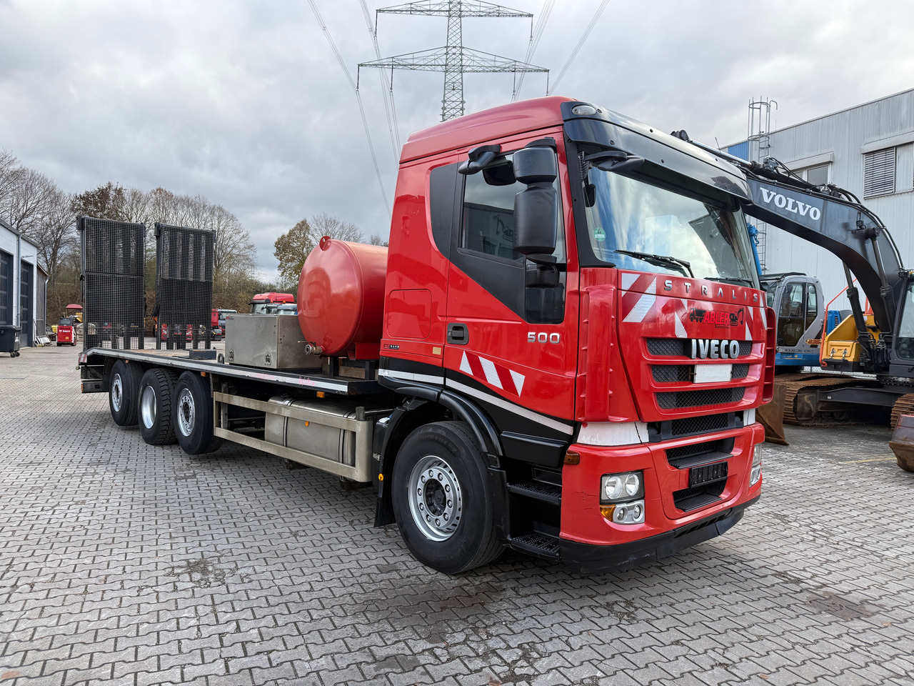 Iveco 4-Achs Baumaschinentransporter hydr. Rampe - Tovornjak avtotransporter: slika 3 Iveco 4-Achs Baumaschinentransporter hydr. Rampe - Tovornjak avtotransporter: slika 3