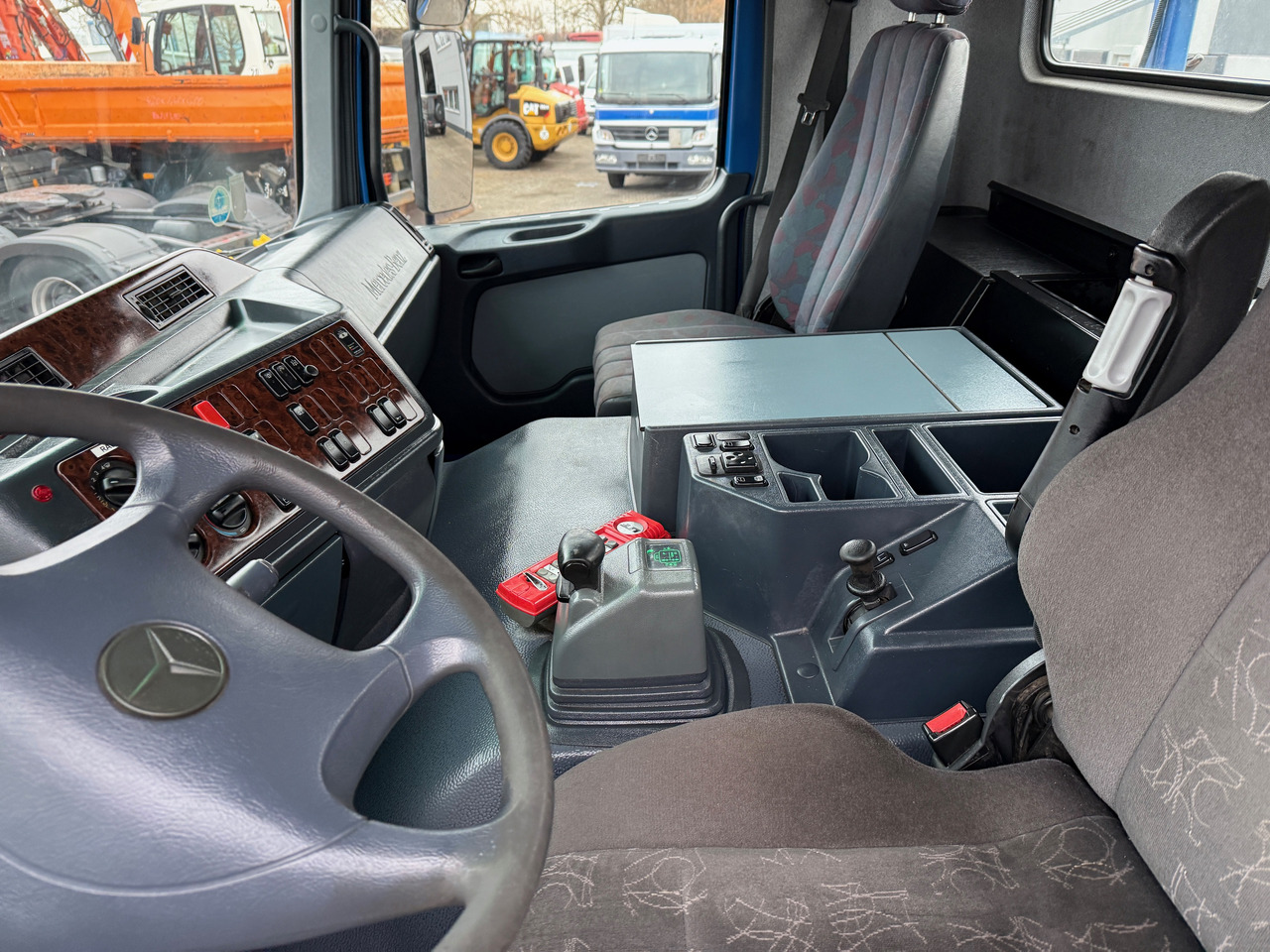 Komunalni tovornjak Mercedes-Benz 3243 Actros MP1 4-Achs Absetzkipper: slika 19