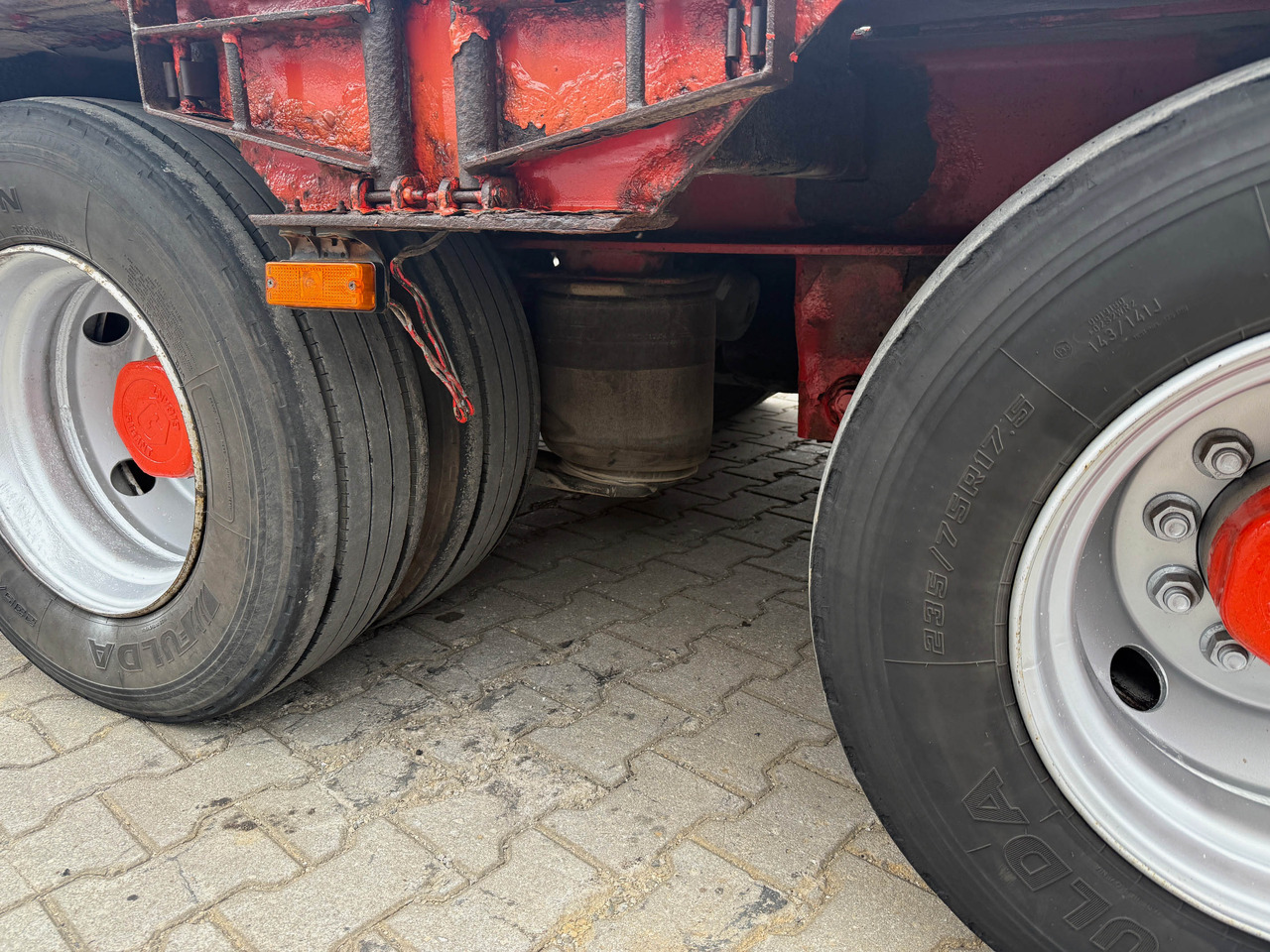 Nizko noseča polprikolica Müller Mitteltal TS3 Tieflader Auflieger mit hydr. Rampen: slika 9 Nizko noseča polprikolica Müller Mitteltal TS3 Tieflader Auflieger mit hydr. Rampen: slika 9