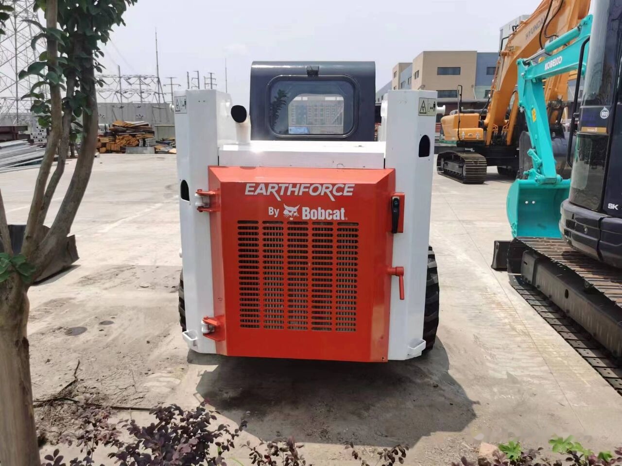 Bobcat S130 - Mini nakladalec: slika 3 Bobcat S130 - Mini nakladalec: slika 3