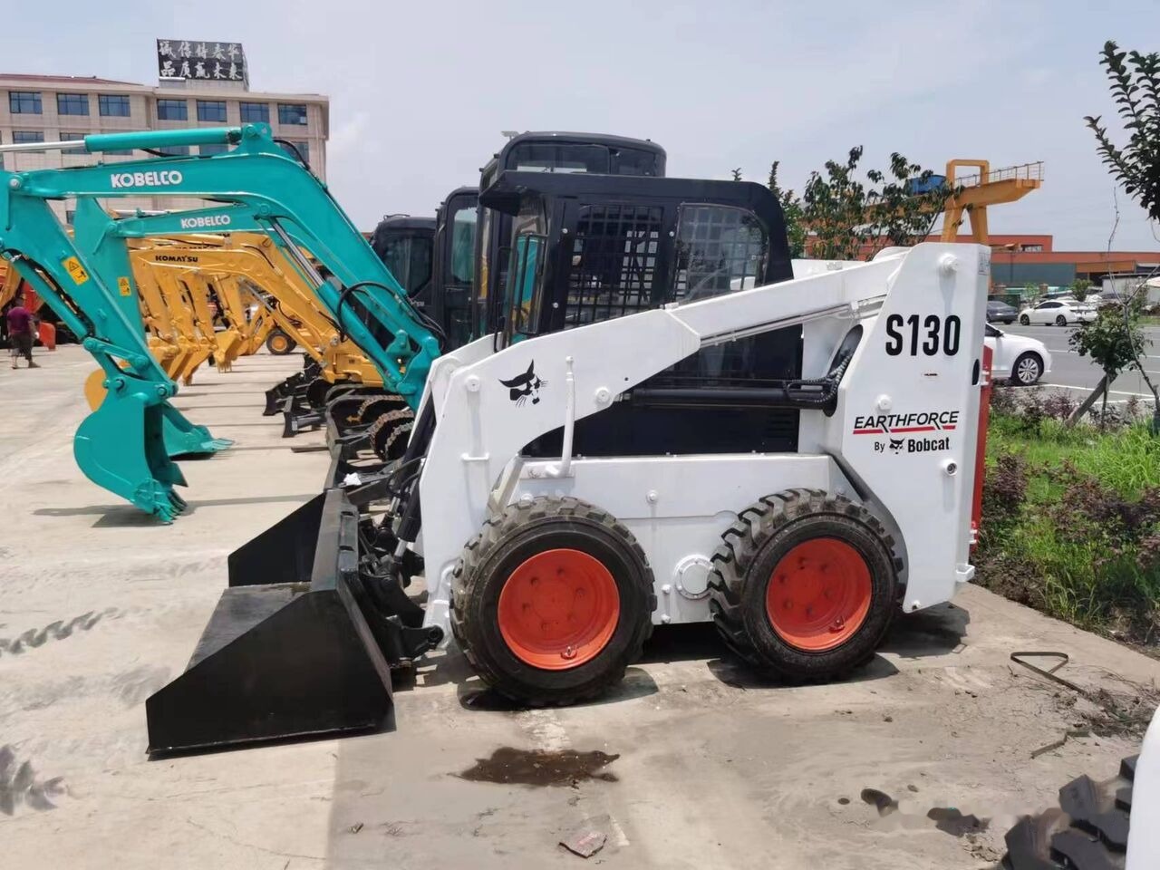 Bobcat S130 - Mini nakladalec: slika 2 Bobcat S130 - Mini nakladalec: slika 2