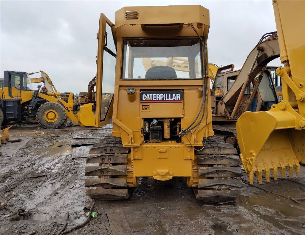 Caterpillar D4C - Buldožer: slika 2 Caterpillar D4C - Buldožer: slika 2