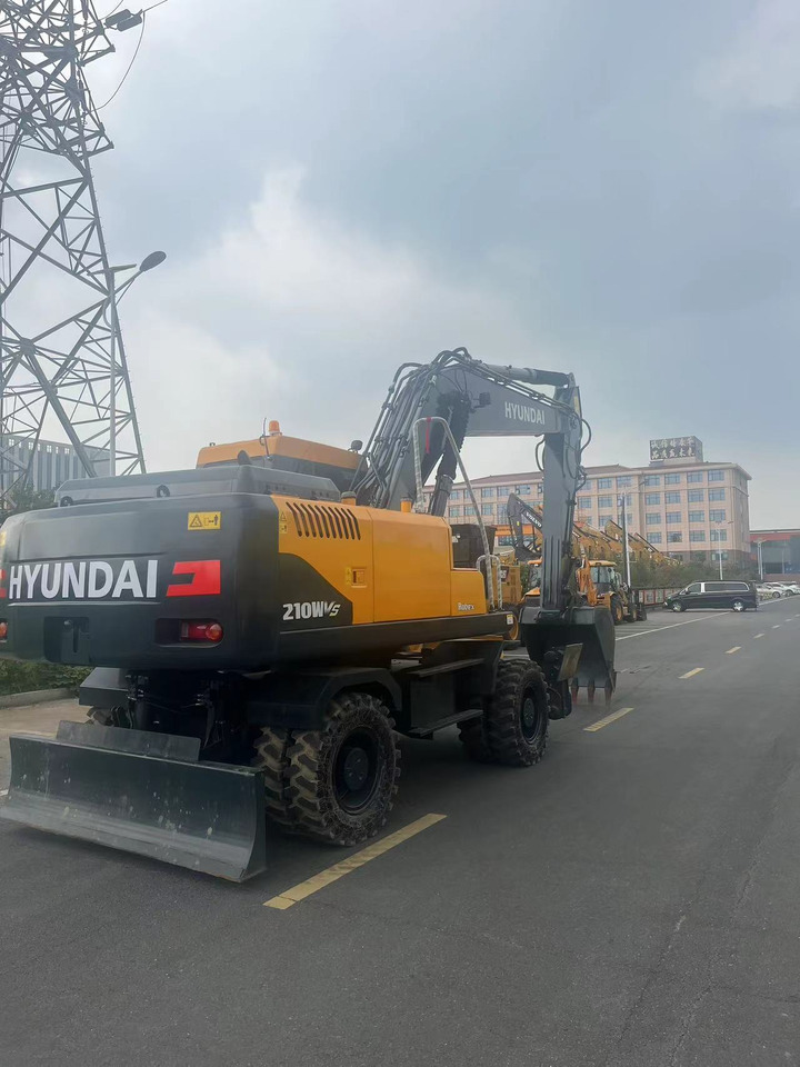 HYUNDAI R210W - Bager na kolesih: slika 2 HYUNDAI R210W - Bager na kolesih: slika 2