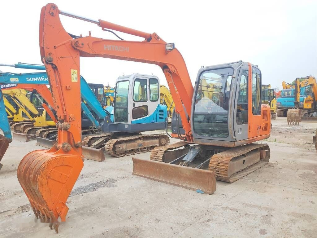 Hitachi ZX60 - Mini bager: slika 1 Hitachi ZX60 - Mini bager: slika 1