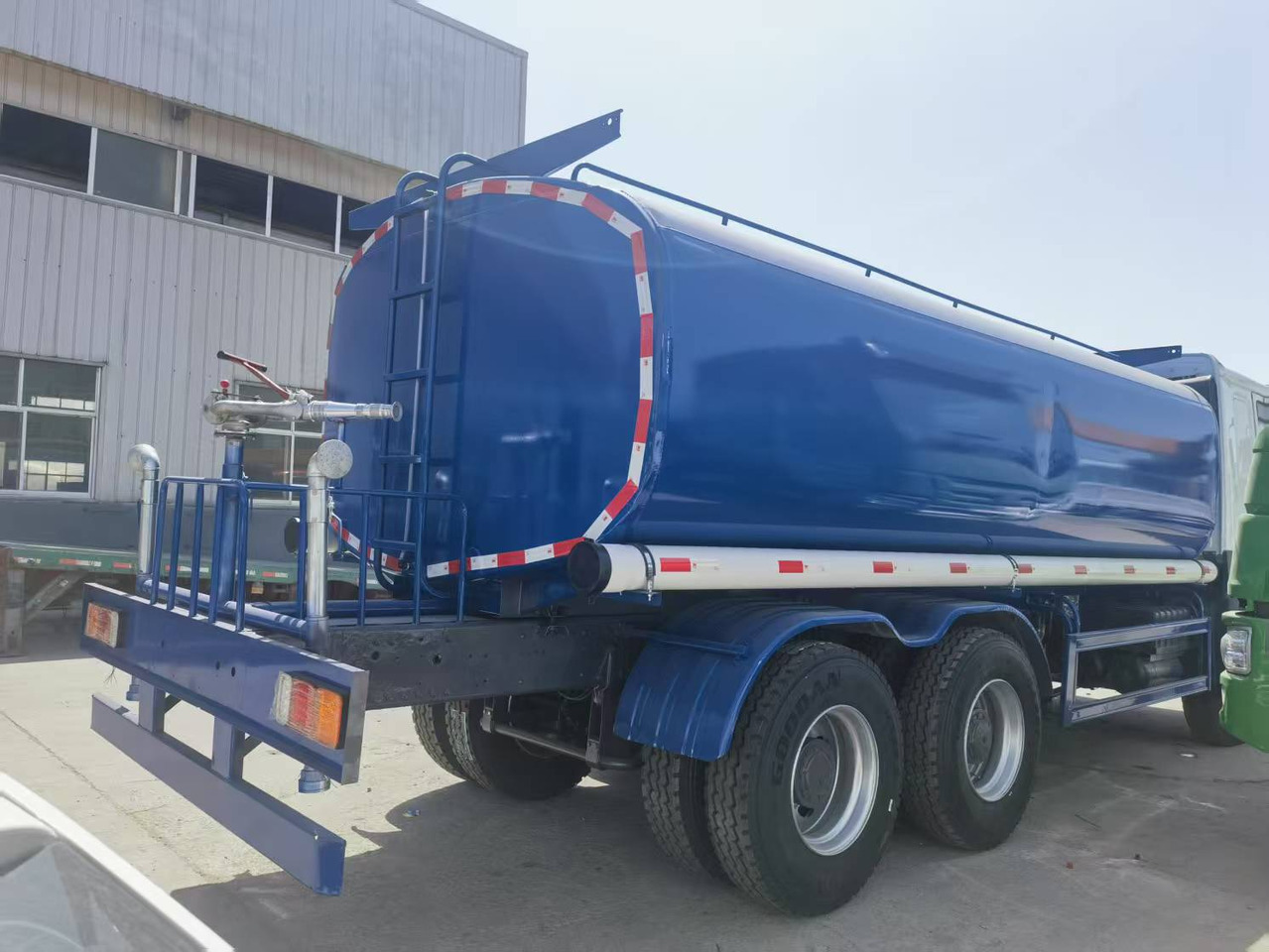 Sinotruk HOWO 6*4 Sprinkler - Komunalno/ Posebno vozilo: slika 4 Sinotruk HOWO 6*4 Sprinkler - Komunalno/ Posebno vozilo: slika 4