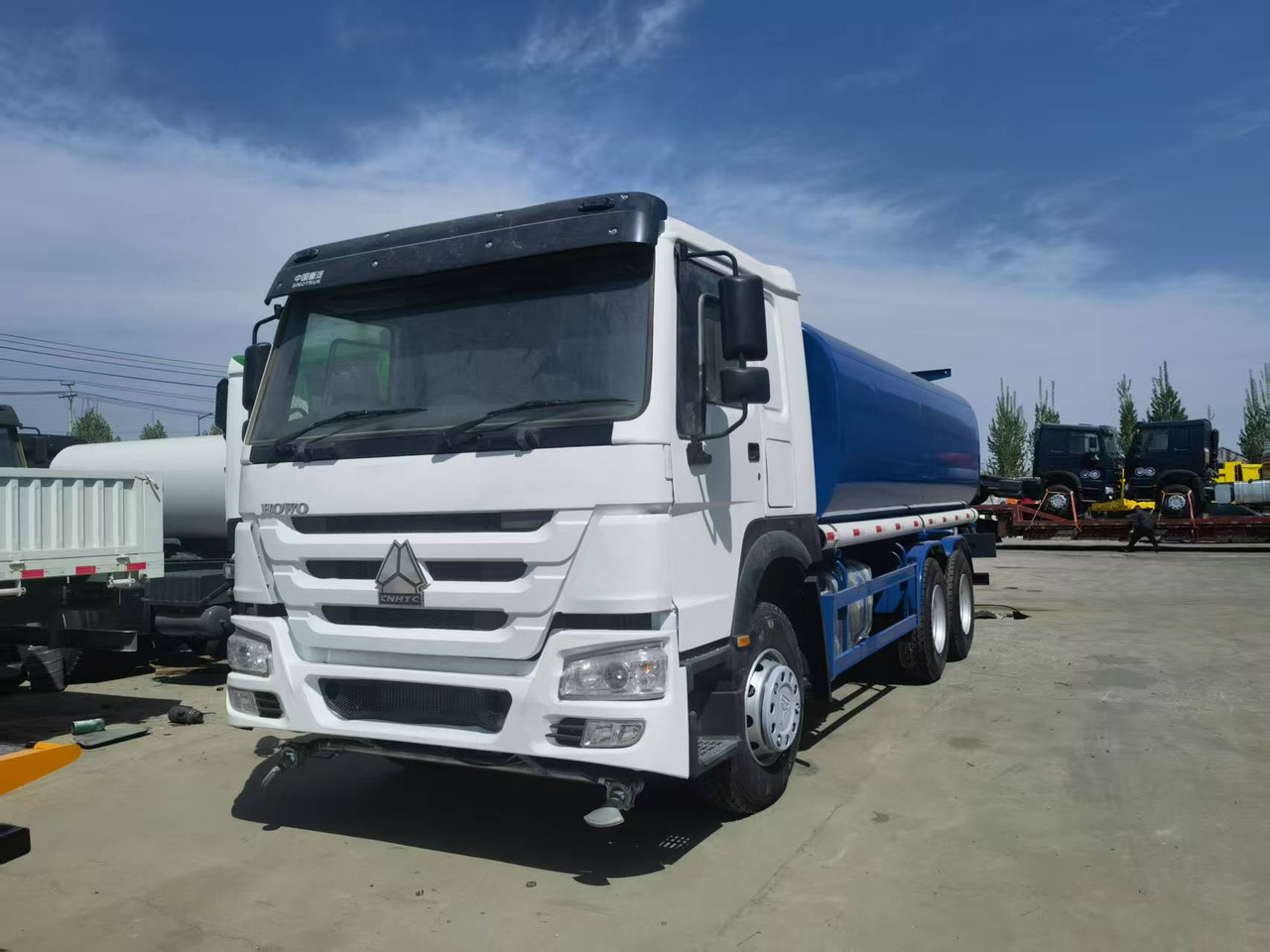 Sinotruk HOWO 6*4 Sprinkler - Komunalno/ Posebno vozilo: slika 1 Sinotruk HOWO 6*4 Sprinkler - Komunalno/ Posebno vozilo: slika 1