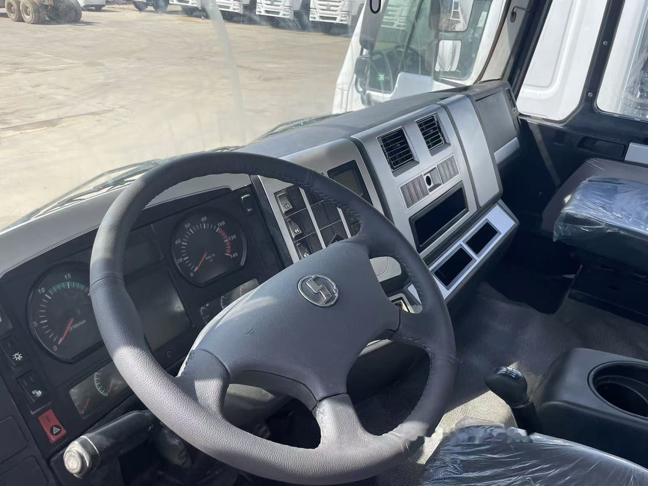 Shacman F3000 Concrete mixer truck - Avtomešalec: slika 4 Shacman F3000 Concrete mixer truck - Avtomešalec: slika 4