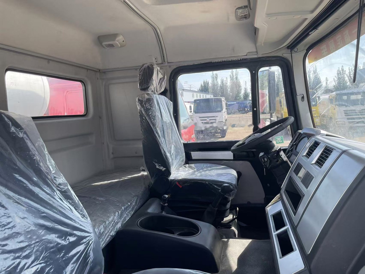 Shacman F3000 Concrete mixer truck - Avtomešalec: slika 2 Shacman F3000 Concrete mixer truck - Avtomešalec: slika 2