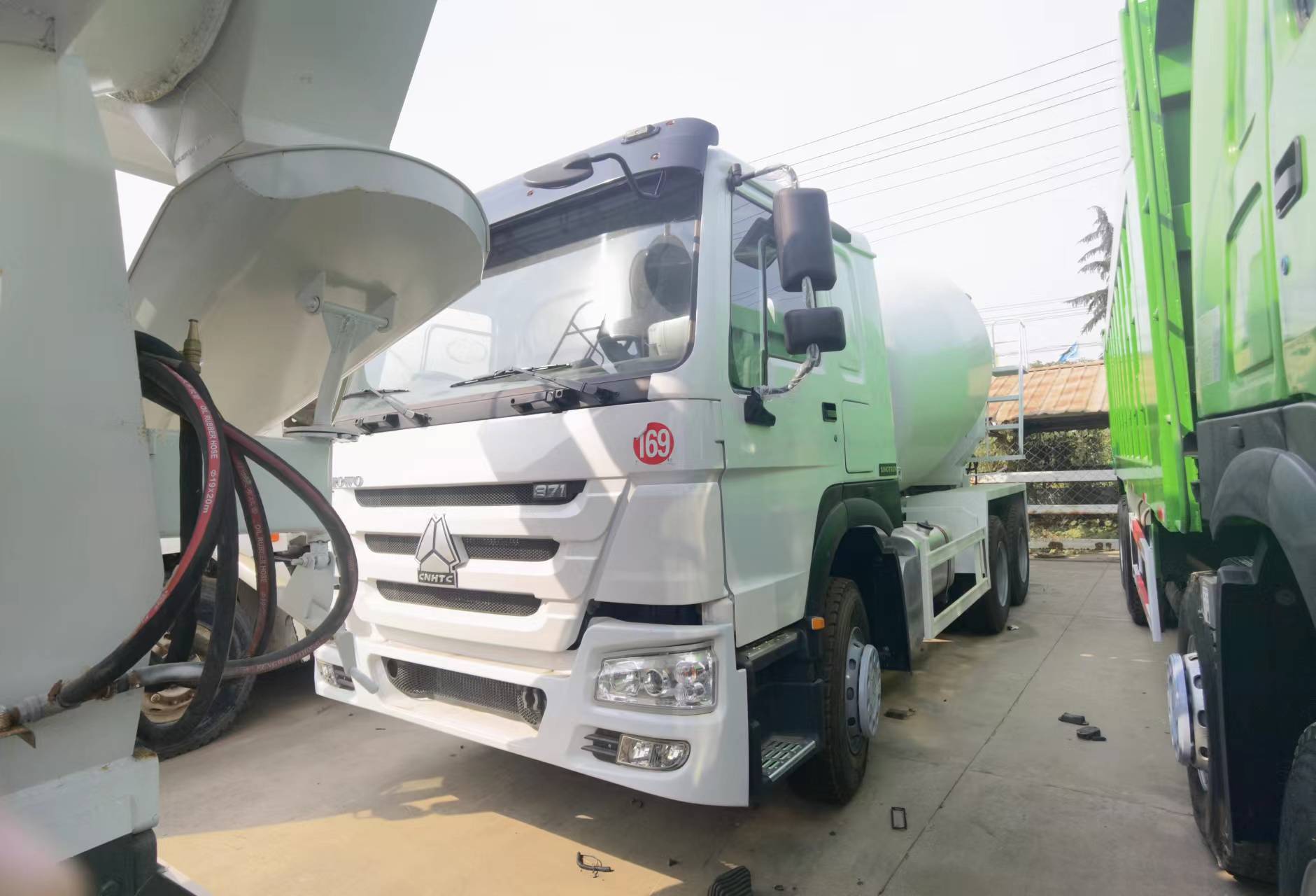 Sinotruk HOWO 371 6*4 Concrete mixer truck - Avtomešalec: slika 2 Sinotruk HOWO 371 6*4 Concrete mixer truck - Avtomešalec: slika 2