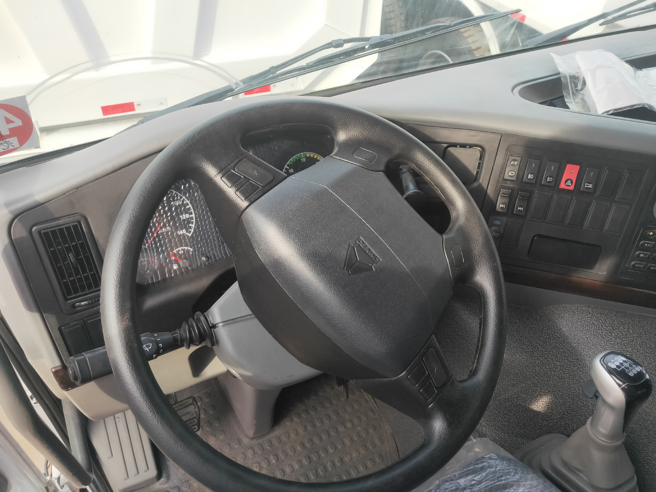 Tovornjak prekucnik Sinotruk HOWO 371 6*4 Dump truck: slika 9 Tovornjak prekucnik Sinotruk HOWO 371 6*4 Dump truck: slika 9