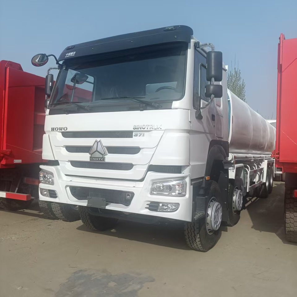 Sinotruk HOWO 371 8*4 Tank truck - Tovornjak cisterna: slika 1 Sinotruk HOWO 371 8*4 Tank truck - Tovornjak cisterna: slika 1