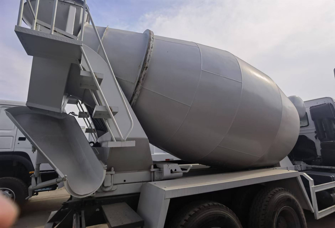 Sinotruk HOWO 371 Concrete mixer truck - Avtomešalec: slika 3 Sinotruk HOWO 371 Concrete mixer truck - Avtomešalec: slika 3