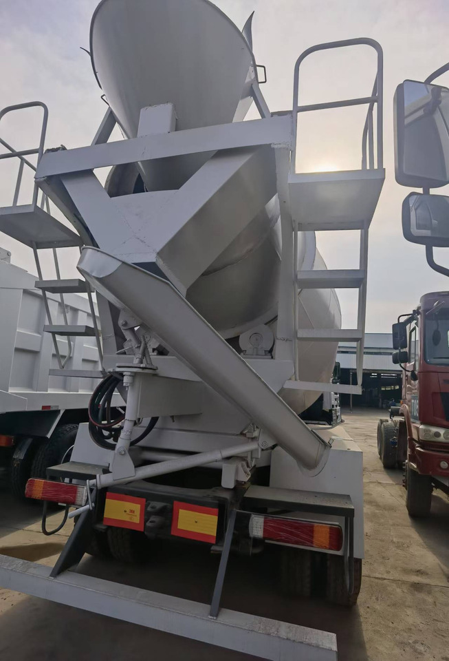 Sinotruk HOWO 371 Concrete mixer truck - Avtomešalec: slika 4 Sinotruk HOWO 371 Concrete mixer truck - Avtomešalec: slika 4