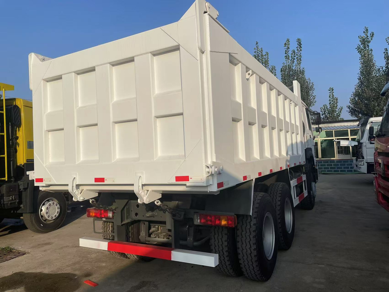 Sinotruk HOWO 371 brand new 6*4 Dump truck - Tovornjak prekucnik: slika 2 Sinotruk HOWO 371 brand new 6*4 Dump truck - Tovornjak prekucnik: slika 2