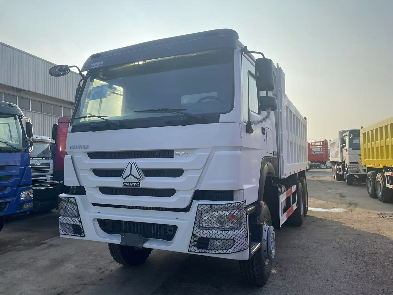 Sinotruk HOWO 371 brand new 6*4 Dump truck - Tovornjak prekucnik: slika 1 Sinotruk HOWO 371 brand new 6*4 Dump truck - Tovornjak prekucnik: slika 1
