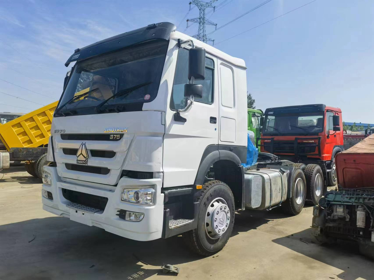 Sinotruk HOWO 375 tractor - Mini demper: slika 1 Sinotruk HOWO 375 tractor - Mini demper: slika 1