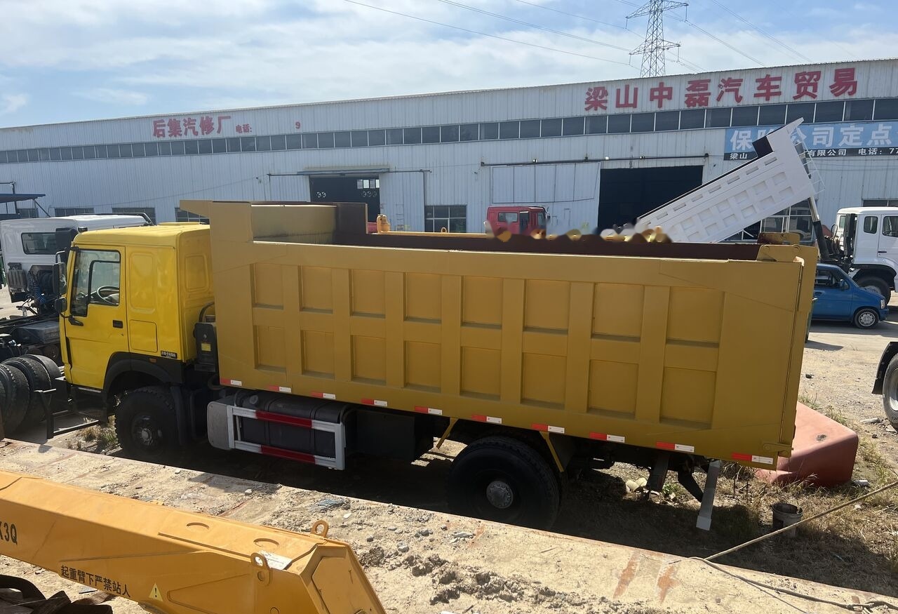 Sinotruk HOWO 4*2 Dump truck - Tovornjak prekucnik: slika 1 Sinotruk HOWO 4*2 Dump truck - Tovornjak prekucnik: slika 1