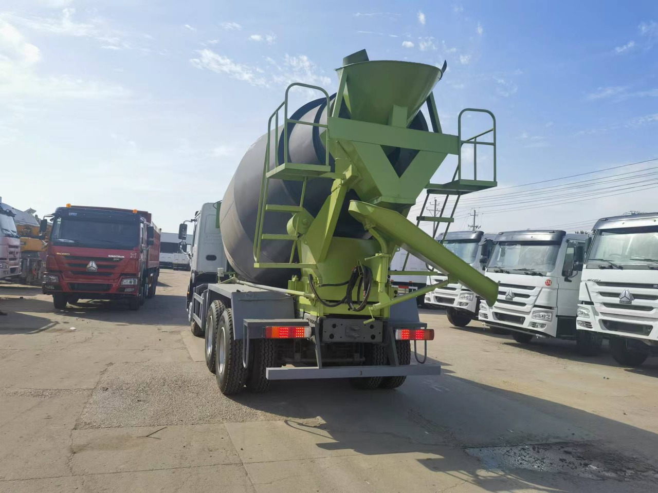 Sinotruk HOWO 6*4 Concrete mixer truck - Avtomešalec: slika 2 Sinotruk HOWO 6*4 Concrete mixer truck - Avtomešalec: slika 2