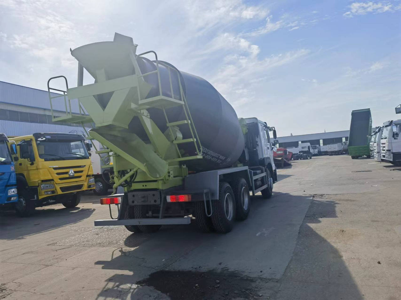 Sinotruk HOWO 6*4 Concrete mixer truck - Avtomešalec: slika 3 Sinotruk HOWO 6*4 Concrete mixer truck - Avtomešalec: slika 3
