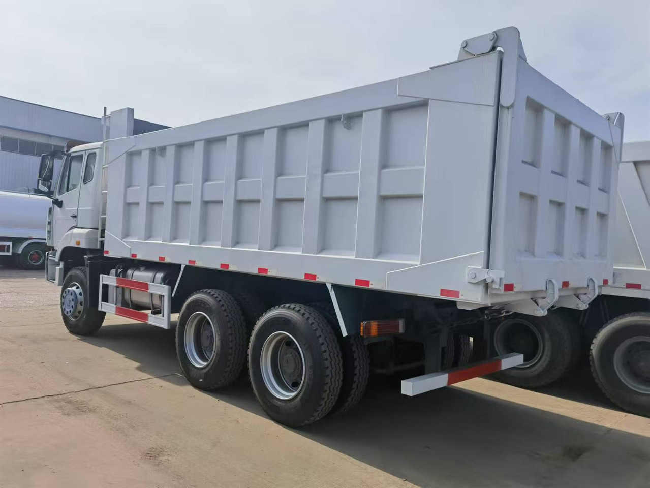 Sinotruk HOWO 6*4 Dump truck - Tovornjak prekucnik: slika 3 Sinotruk HOWO 6*4 Dump truck - Tovornjak prekucnik: slika 3