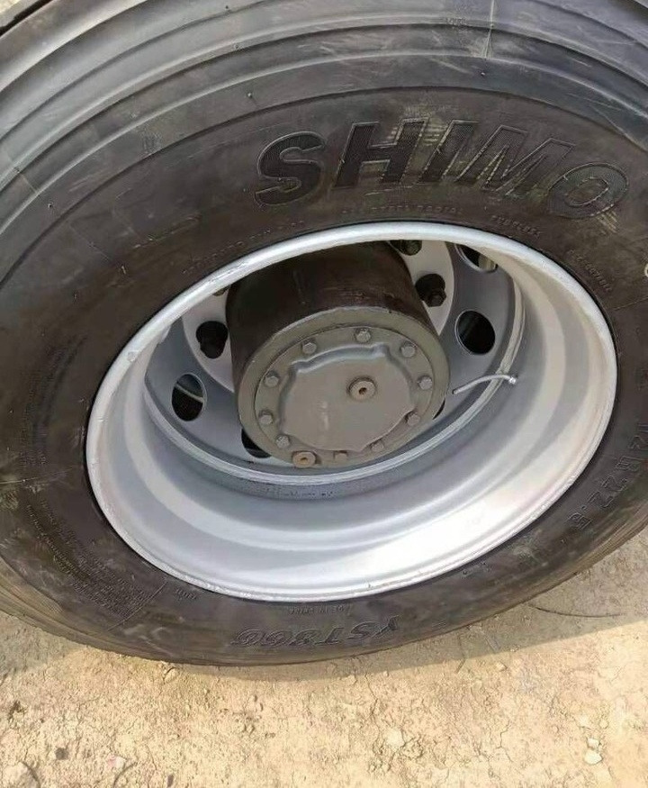 Sinotruk HOWO 6*4 Tractor - Kontejnerski tovornjak/ Tovornjak z zamenljivim tovoriščem: slika 5 Sinotruk HOWO 6*4 Tractor - Kontejnerski tovornjak/ Tovornjak z zamenljivim tovoriščem: slika 5