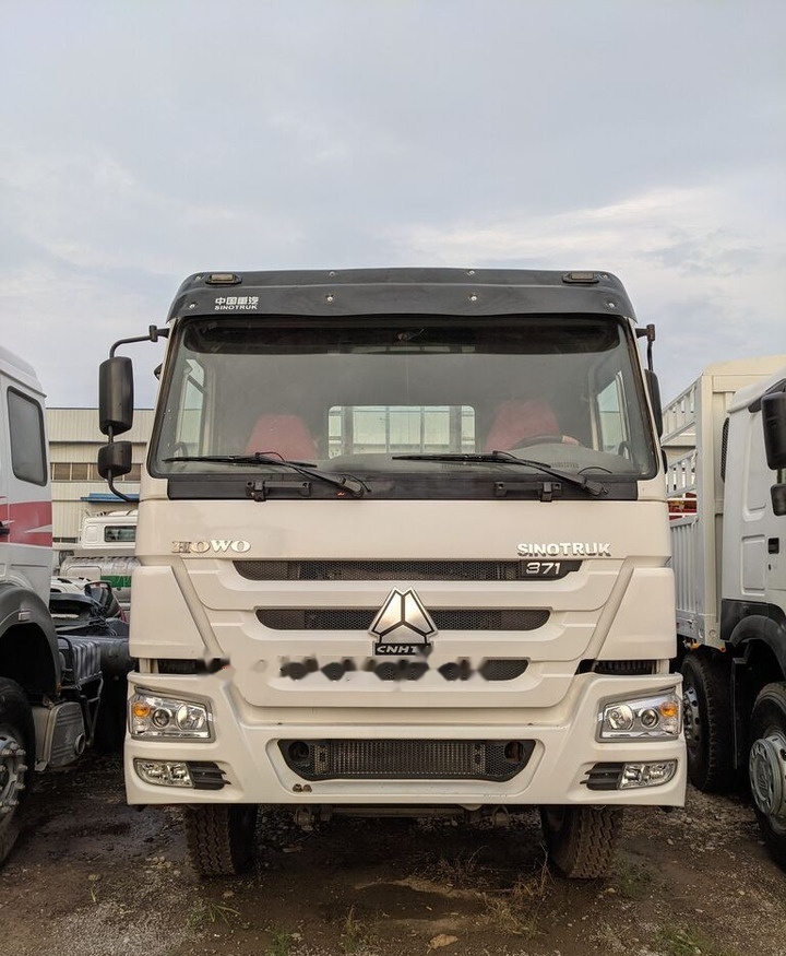 Sinotruk HOWO 8*4 Fence Truck - Tovornjak s kesonom: slika 1 Sinotruk HOWO 8*4 Fence Truck - Tovornjak s kesonom: slika 1
