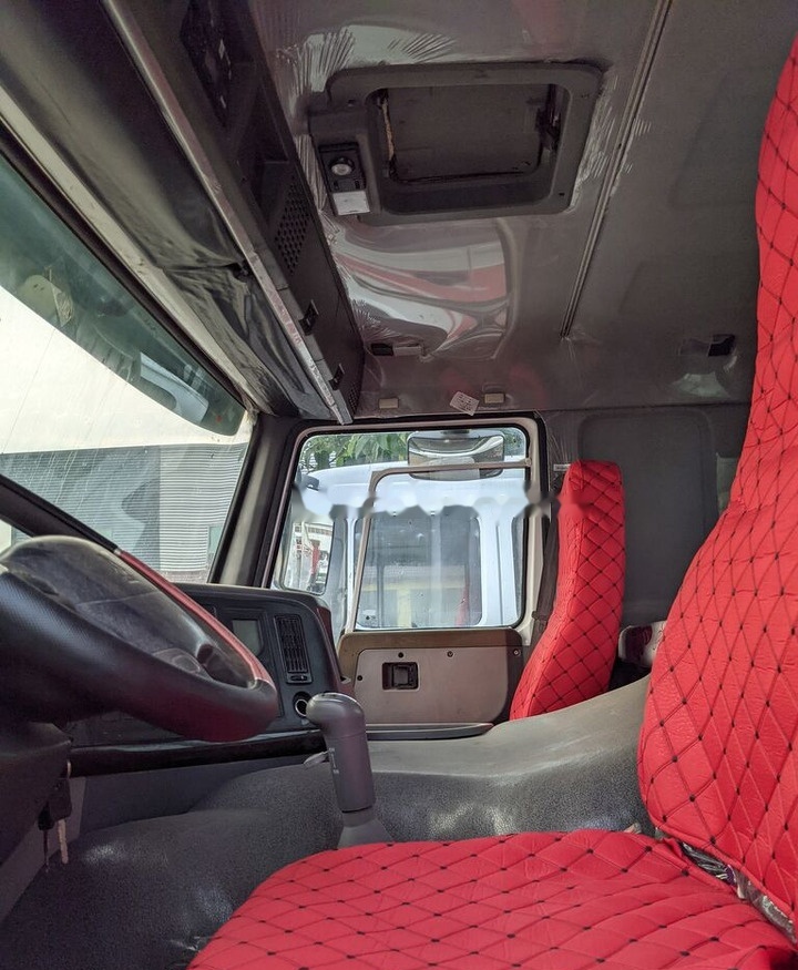 Sinotruk HOWO 8*4 Fence Truck - Tovornjak s kesonom: slika 4 Sinotruk HOWO 8*4 Fence Truck - Tovornjak s kesonom: slika 4