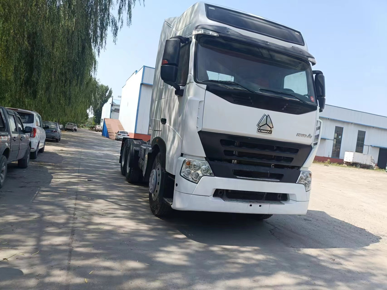 Sinotruk HOWO A7 tractor - Mini demper: slika 3 Sinotruk HOWO A7 tractor - Mini demper: slika 3