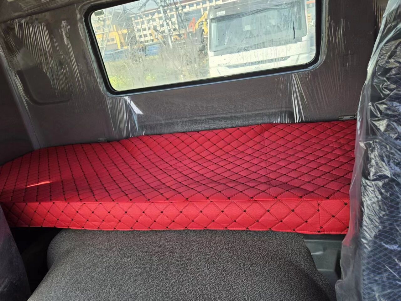 Howo 6x4 - Vlačilec: slika 2 Howo 6x4 - Vlačilec: slika 2