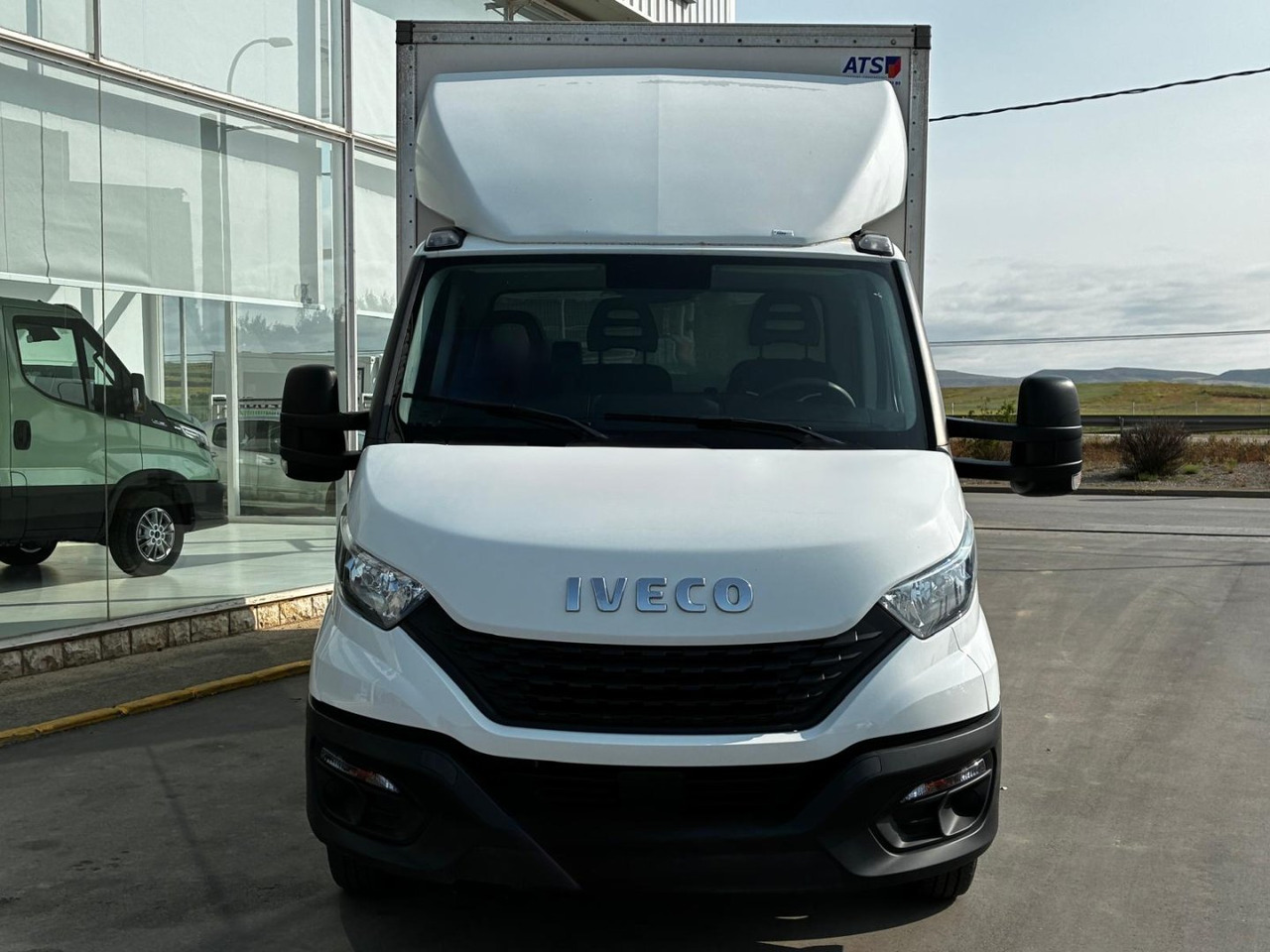 Caja cerrada IVECO 35C16 20m3 - Dostavno vozilo z zabojnikom: slika 2 Caja cerrada IVECO 35C16 20m3 - Dostavno vozilo z zabojnikom: slika 2