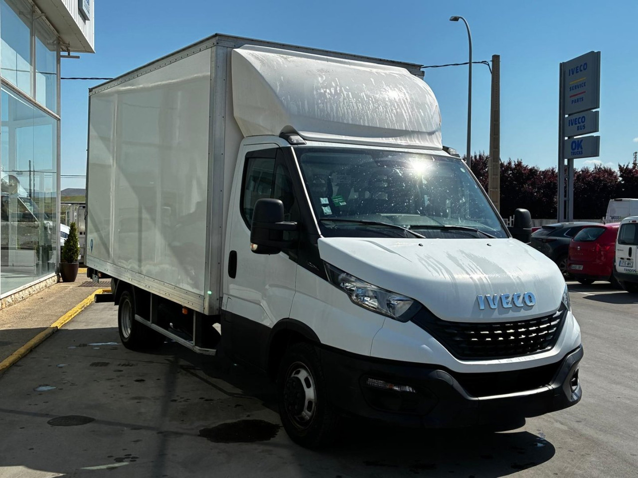 Caja cerrada IVECO 35C16 20m3 - Dostavno vozilo z zabojnikom: slika 3 Caja cerrada IVECO 35C16 20m3 - Dostavno vozilo z zabojnikom: slika 3