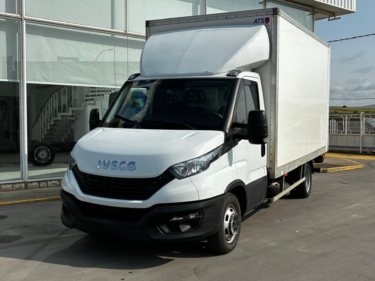 Caja cerrada IVECO 35C16 20m3 - Dostavno vozilo z zabojnikom: slika 1 Caja cerrada IVECO 35C16 20m3 - Dostavno vozilo z zabojnikom: slika 1