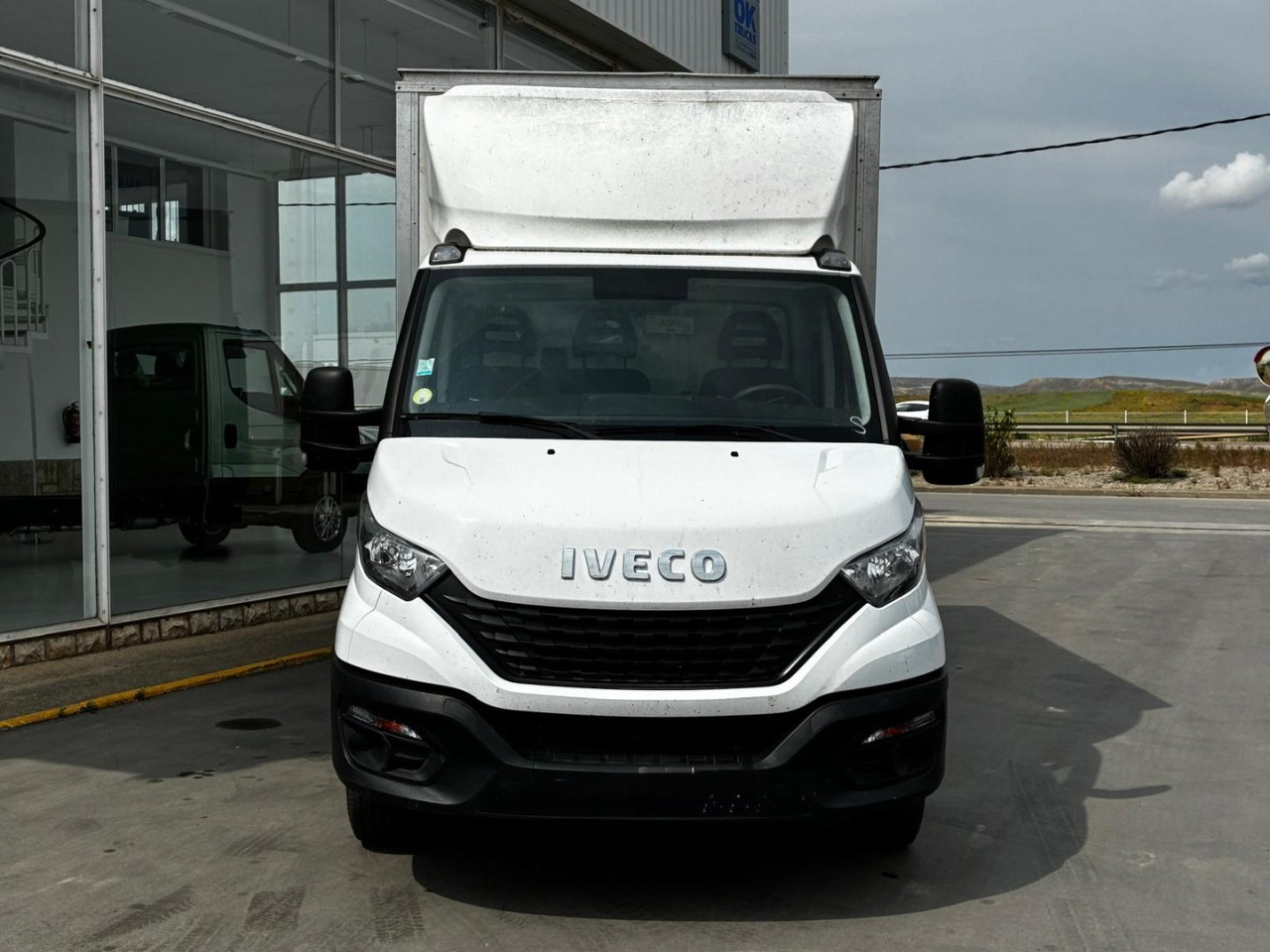 Caja cerrada IVECO 35C16 20m3 - Dostavno vozilo z zabojnikom: slika 2 Caja cerrada IVECO 35C16 20m3 - Dostavno vozilo z zabojnikom: slika 2