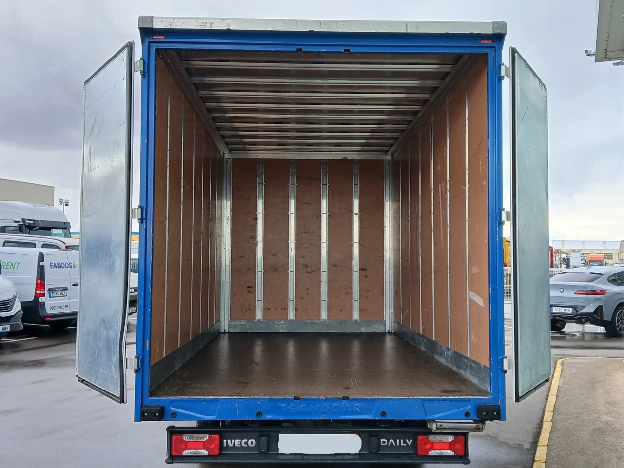 Caja cerrada IVECO 35C16 20m3 - Dostavno vozilo z zabojnikom: slika 5 Caja cerrada IVECO 35C16 20m3 - Dostavno vozilo z zabojnikom: slika 5