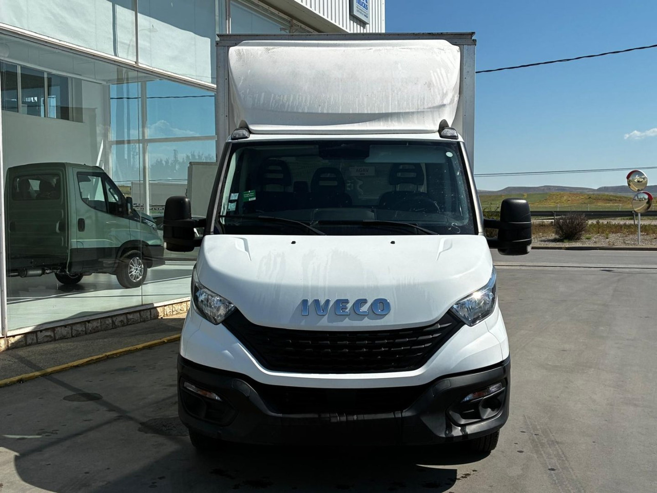Caja cerrada IVECO 35C16 20m3 - Dostavno vozilo z zabojnikom: slika 2 Caja cerrada IVECO 35C16 20m3 - Dostavno vozilo z zabojnikom: slika 2