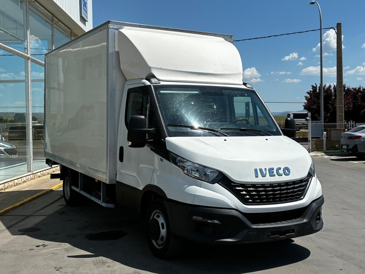Caja cerrada IVECO 35C16 20m3 - Dostavno vozilo z zabojnikom: slika 3 Caja cerrada IVECO 35C16 20m3 - Dostavno vozilo z zabojnikom: slika 3