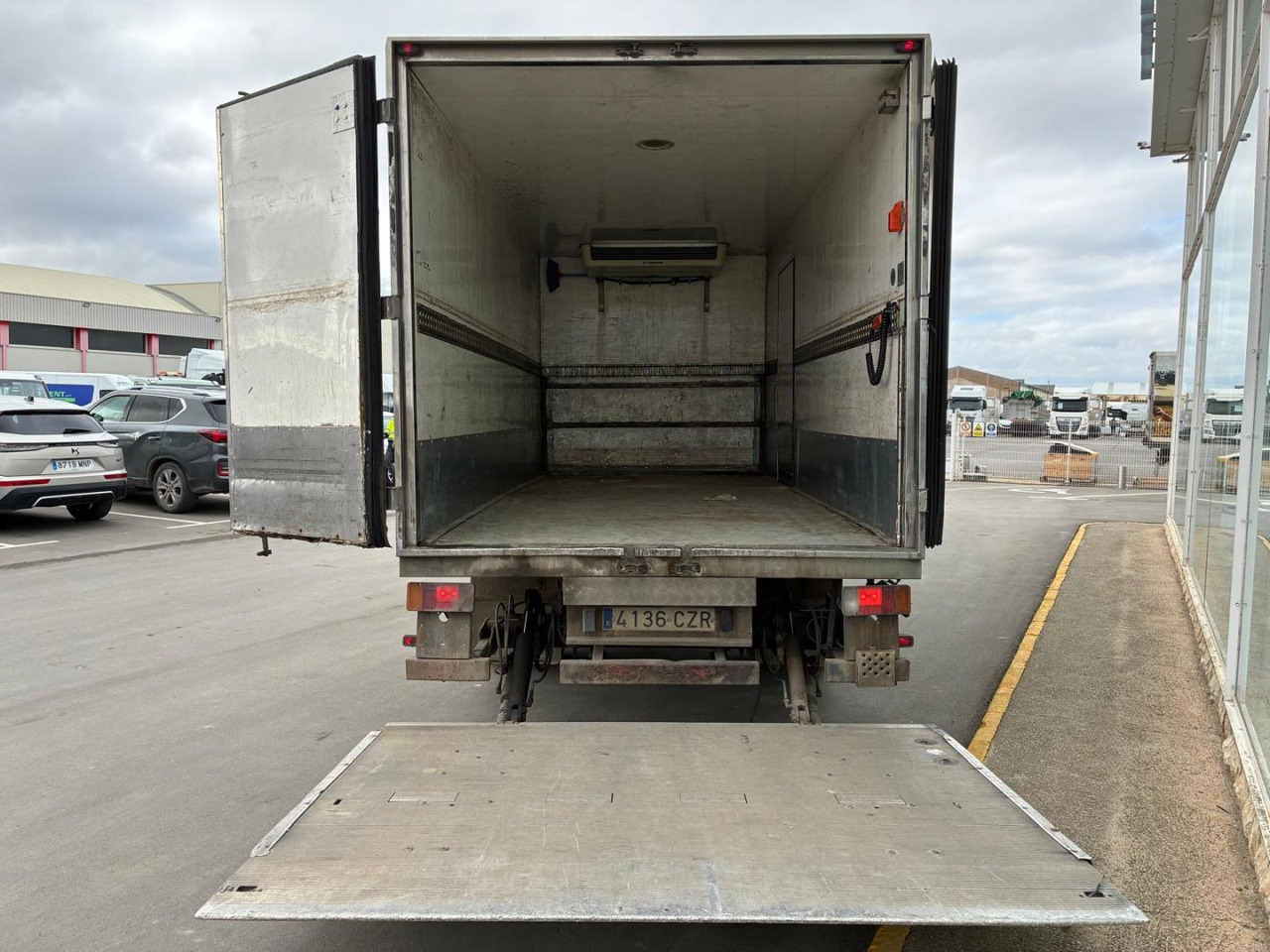Caja cerrada IVECO Eurocargo ML 100 E18 P - Tovornjak hladilnik: slika 5 Caja cerrada IVECO Eurocargo ML 100 E18 P - Tovornjak hladilnik: slika 5