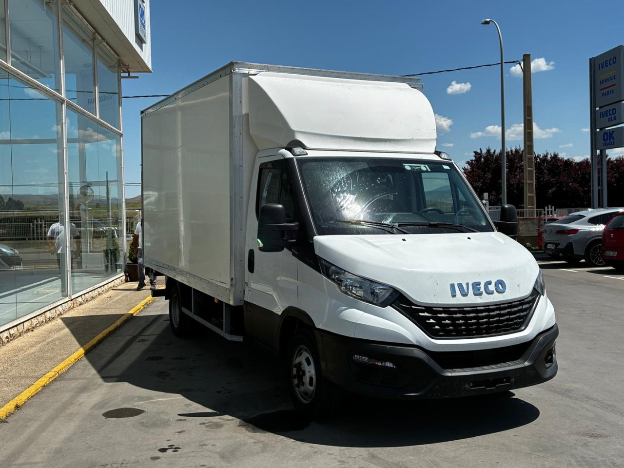 Caja cerrada con plataforma elevadora IVECO 35C16 20m3 - Dostavno vozilo z zabojnikom: slika 3 Caja cerrada con plataforma elevadora IVECO 35C16 20m3 - Dostavno vozilo z zabojnikom: slika 3