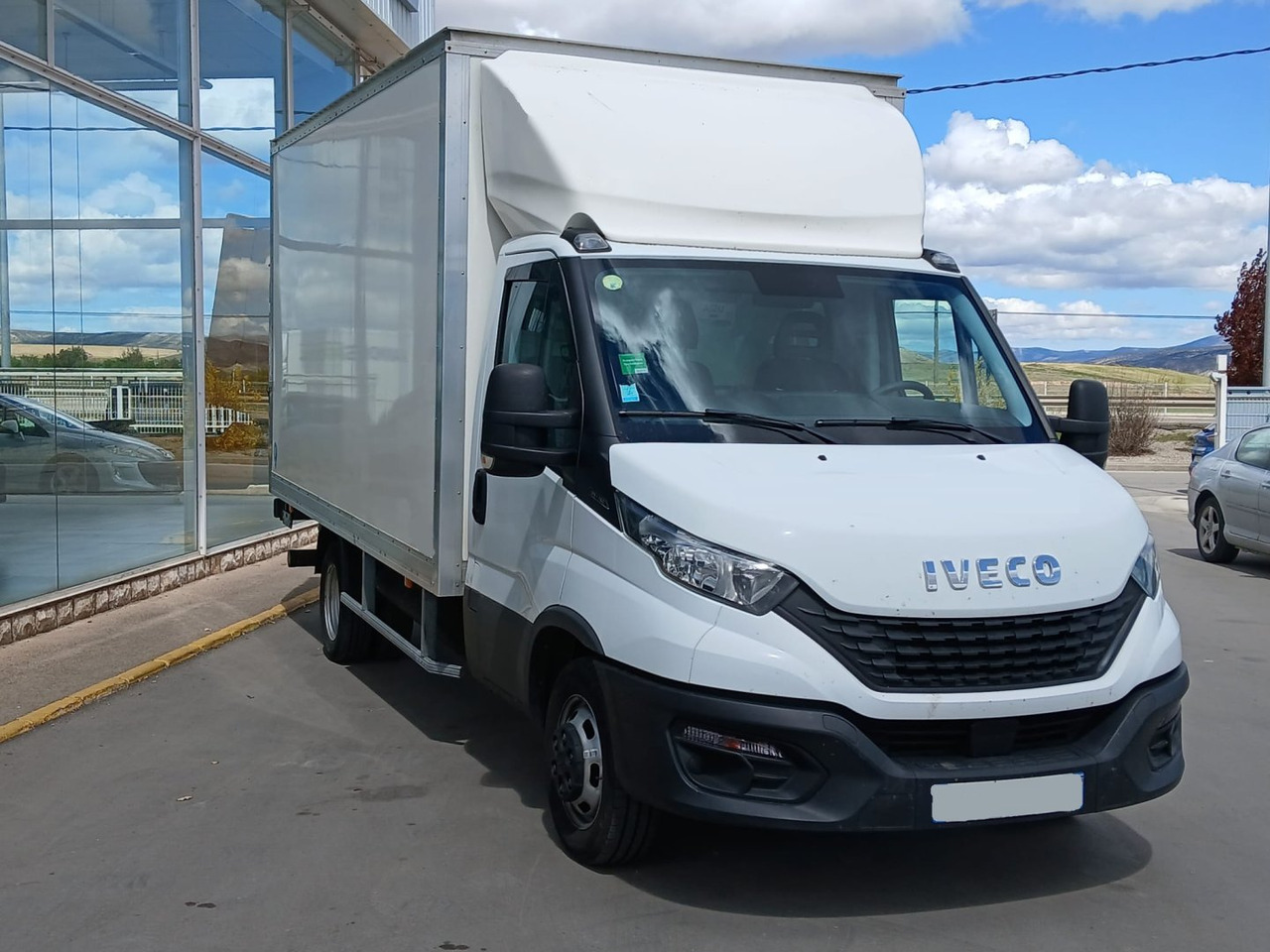 Caja cerrada con plataforma elevadora IVECO 35C16 20m3 - Dostavno vozilo z zabojnikom: slika 3 Caja cerrada con plataforma elevadora IVECO 35C16 20m3 - Dostavno vozilo z zabojnikom: slika 3