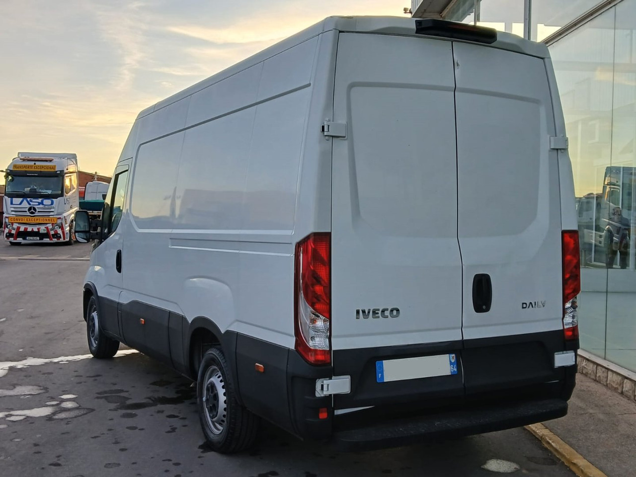 Furgón IVECO 35S14 12m3 - Furgon: slika 4 Furgón IVECO 35S14 12m3 - Furgon: slika 4