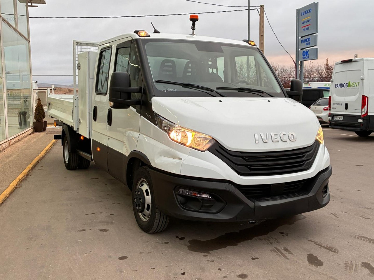 Volquete/Dumper IVECO 35C14 CAJA BASCULANTE DOBLE CABINA - Dostavno vozilo prekucnik, Dostavno vozilo z dvojno kabino: slika 3 Volquete/Dumper IVECO 35C14 CAJA BASCULANTE DOBLE CABINA - Dostavno vozilo prekucnik, Dostavno vozilo z dvojno kabino: slika 3