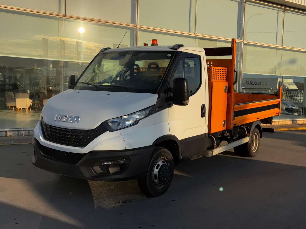 Volquete/Dumper IVECO 35C14 CAJA BASCULANTE - Dostavno vozilo prekucnik: slika 1 Volquete/Dumper IVECO 35C14 CAJA BASCULANTE - Dostavno vozilo prekucnik: slika 1