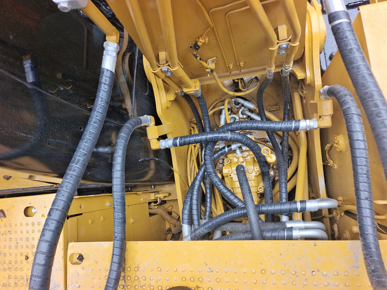 Bager goseničar CAT 320D2 L: slika 13