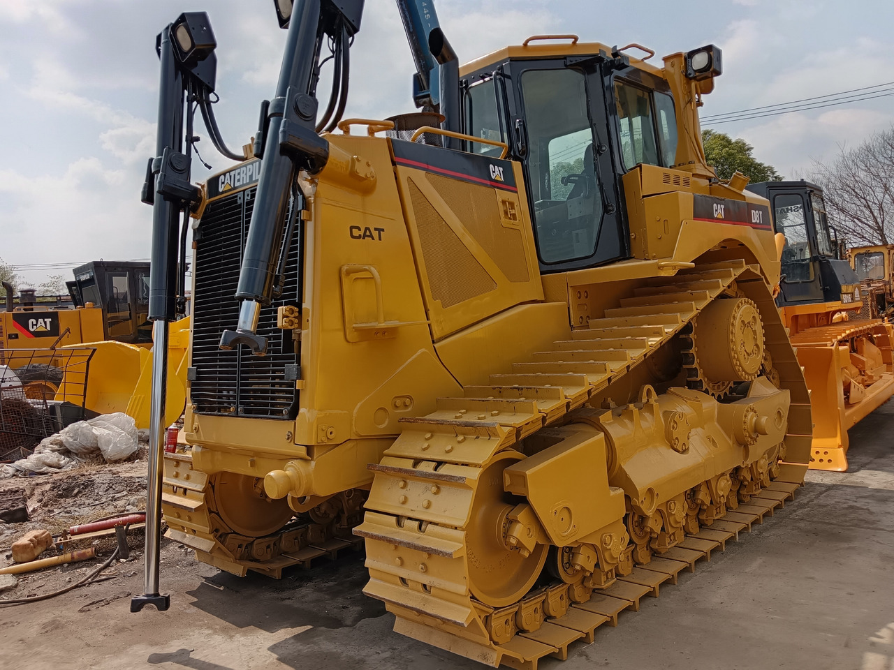CAT D8T - Buldožer: slika 1 CAT D8T - Buldožer: slika 1