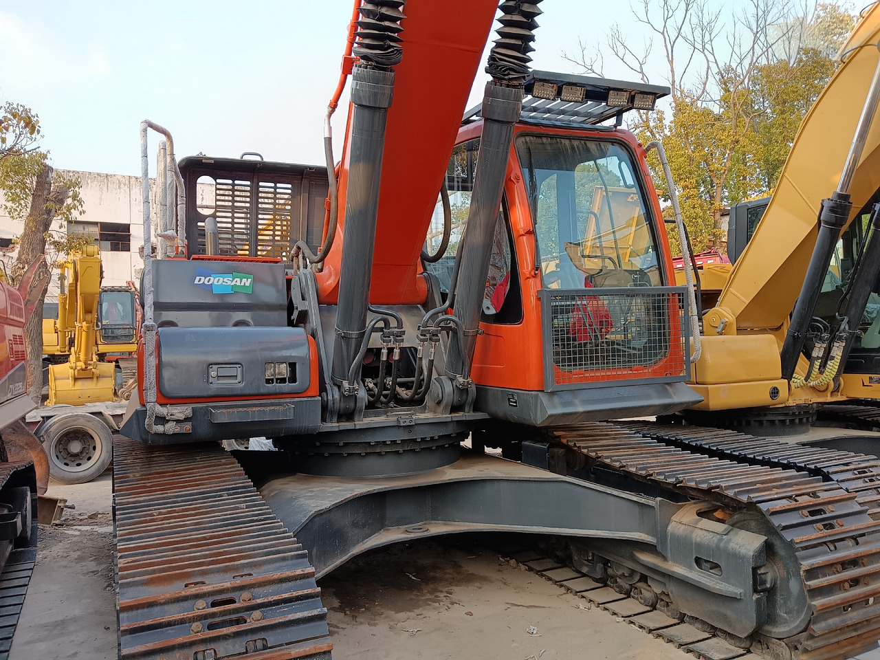 DOOSAN DX340LC-9C DX340LCA - Bager goseničar: slika 1 DOOSAN DX340LC-9C DX340LCA - Bager goseničar: slika 1