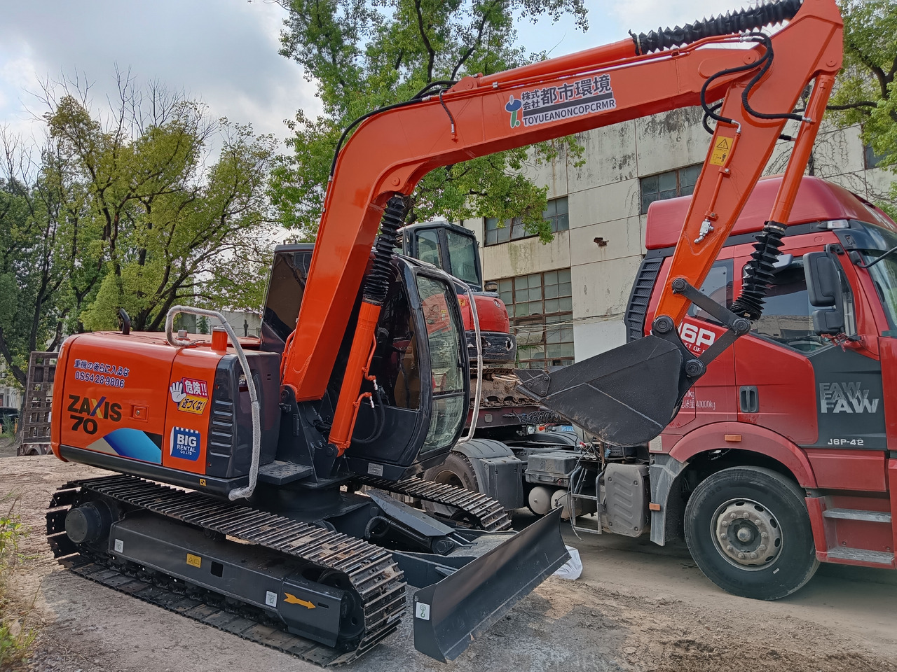 HITACHI ZX70 - Mini bager: slika 2 HITACHI ZX70 - Mini bager: slika 2