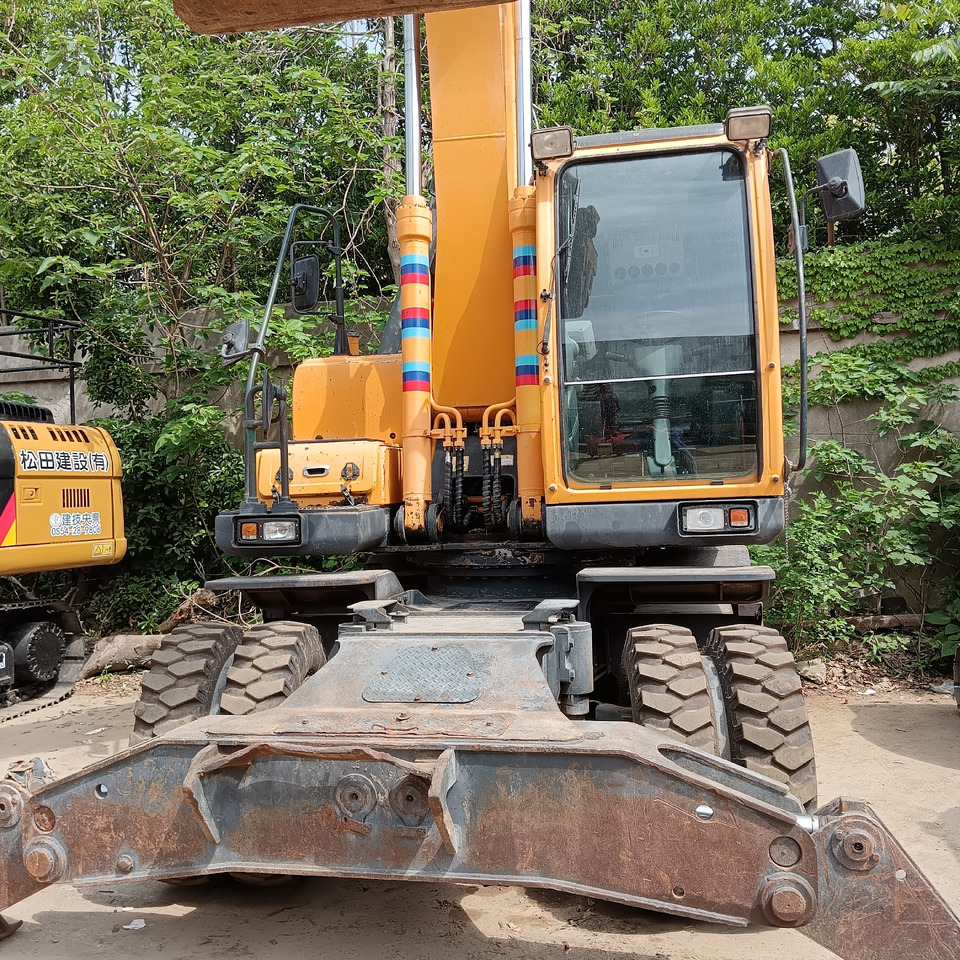 HYUNDAI 210W-9 R 210 W - 9 - Bager na kolesih: slika 3 HYUNDAI 210W-9 R 210 W - 9 - Bager na kolesih: slika 3