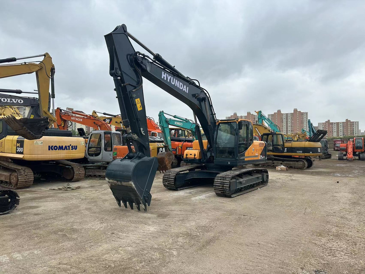 HYUNDAI 225LC-9T - Bager goseničar: slika 2 HYUNDAI 225LC-9T - Bager goseničar: slika 2